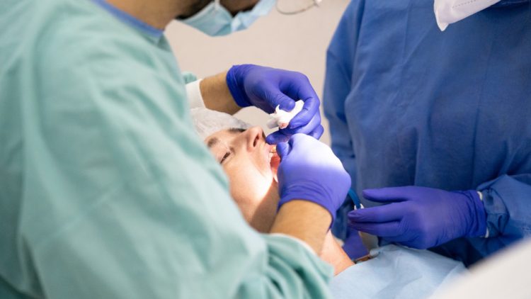 Aparatul dentar invisalign – un apart dentar modern
